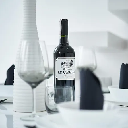 Apartamento Unique Design Loft In Middle Of Centre Of Old Town With Netflix *