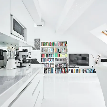 Apartamento Unique Design Loft In Middle Of Centre Of Old Town With Netflix *