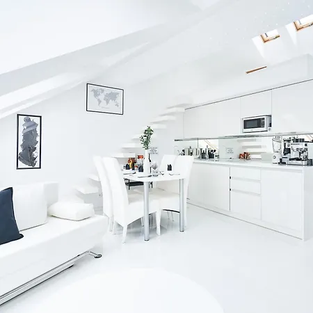 Apartamento Unique Design Loft In Middle Of Centre Of Old Town With Netflix